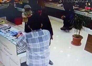 İstanbul’da iki çocuk 4 milyon liralık altın çaldı