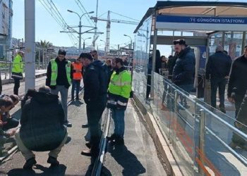 İstanbul'da tramvay raydan çıktı!