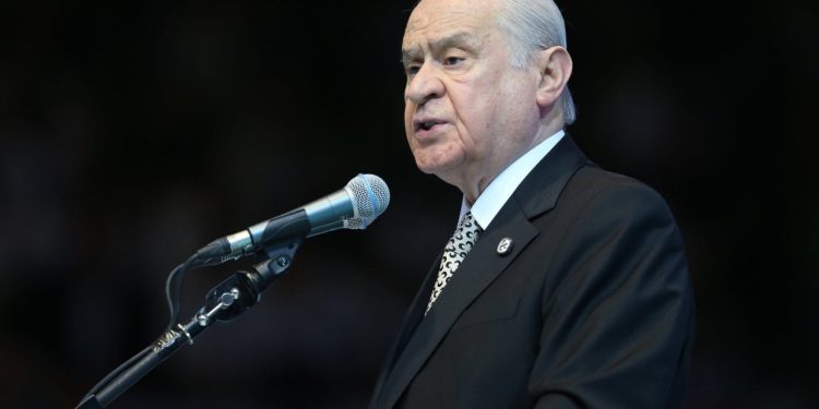 İstinaf, Bahçeli için 'bunadı' diyen kişiye verilen cezayı bozdu: Hakaret değil