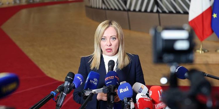 İtalya'da hükümet, artan göç akınlarını yönetebilmek için OHAL ilan etti