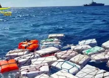 İtalyan polisi 2 ton kokaini 'denizde yüzerken' buldu