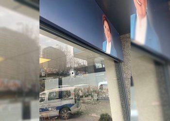 Zeytinburnu'nda bulunan İYİ Parti İstanbul İl Başkanlığı'na isabet eden mermilerle ilgili gözaltına alınan 39 yaşındaki Melikşah E.'nin polise verdiği ifadesinde parti binasına ateş etmediğini, inşaata gelen hırsızları korkutmak için ateş ettiğini söylediği öğrenildi.