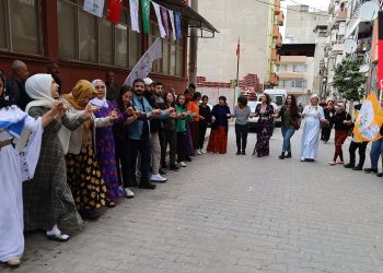 İzmir'de Deniz Poyraz adına kadın seçim bürosu açıldı