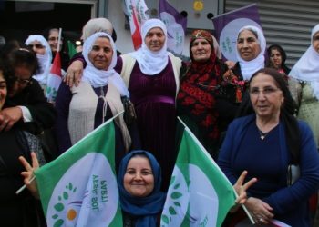 İzmir'de seçim çalışmaları coşkuyla başladı