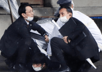 Japonya Başbakanı Kishida'nın seçim konuşması öncesinde korkutan patlama