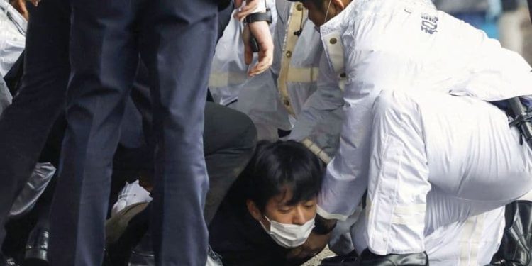 Japonya Başbakanı Kişida’nın seçim ziyareti sırasında patlama oldu