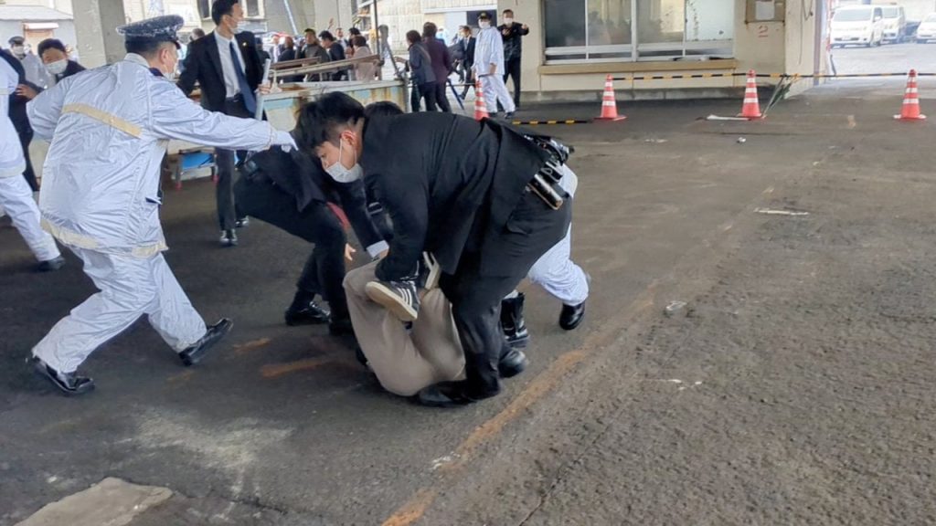 Japonya Başbakanı'na sis bombası atan saldırgan yakalandı