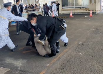 Japonya Başbakanı'na sis bombası atan saldırgan yakalandı