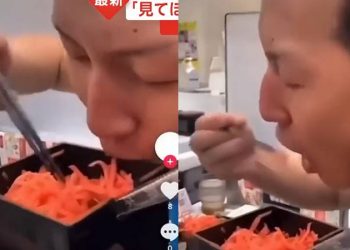 Japonya'da bir restoranda ortak kaseye kendi yemek çubuklarını daldıran iki kişi gözaltına alındı
