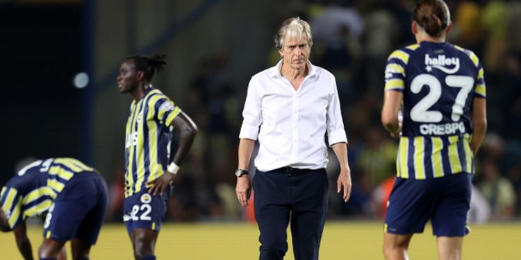 Jorge Jesus'un zorlu seçimi; Fenerbahçe'de stoper alarmı
