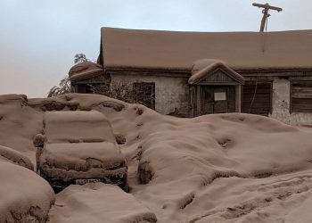 Kamçatka'da yanardağ patladı, köyler küllerle kaplandı
