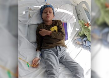 Kanser hastası Yusuf Kerim, 8. kemoterapiye de annesi olmadan başladı!