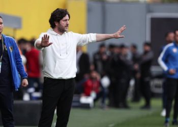 Kart sınırında olan futbolcularımı Fenerbahçe maçında oynatmayacağımı söyledim