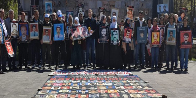 Kayıp yakınları eylemlerini sürdürdü: Faili tespit edilemeyen tüm cinayetlerin sorumlusu devlettir