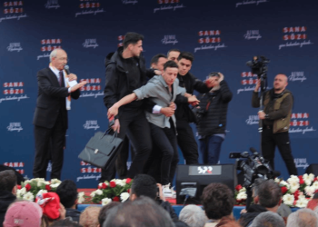 Kayseri mitinginde yüreklerin ağza geldiği anlarda neler yaşandı?