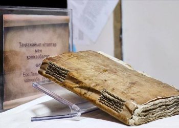 Kazakistan’da insan derisiyle kaplı 5 asırlık el yazması gizemini koruyor