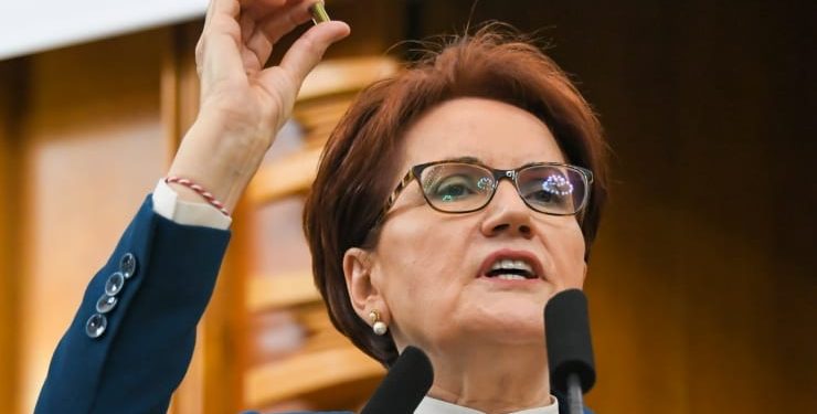 Millet ittifakının cumhurbaşkanı adayı CHP Genel Başkanı Kemal Kılıçdaroğlu ve cumhurbaşkanı yardımcısı adayı İBB Başkanı Ekrem İmamoğlu, İYİ Parti Genel Başkanı Meral Akşener’in, Meclis’te kurşunları göstererek yaptığı konuşmayı paylaştı.