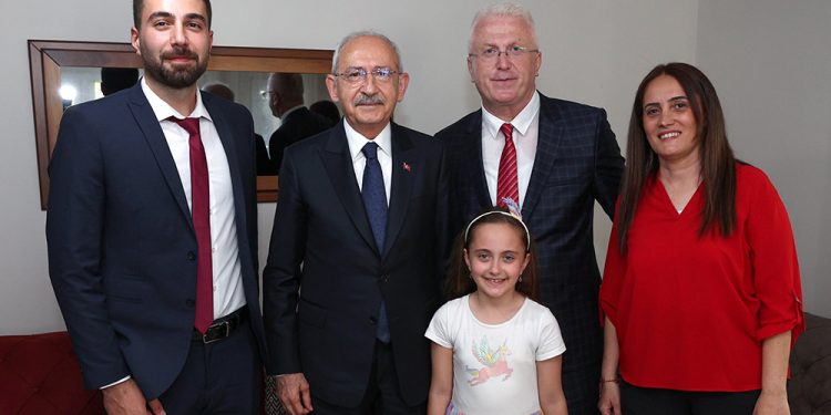 Kılıçdaroğlu, ‘Memur’ Teoman’ı ziyaret etti: 15 Mayıs’tan sonra çok güzel yerlerde olacak