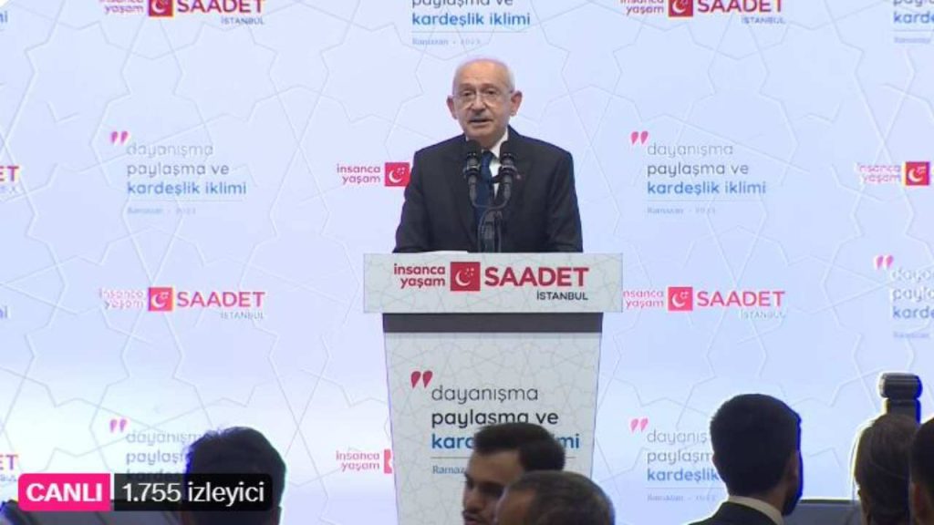 Kılıçdaroğlu'ndan "seccade" açıklaması: Kalabalıktı, yerdeki seccadeyi görmedim, şimdi operasyon yapıyorlar