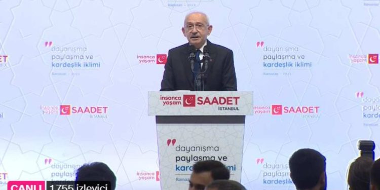 Kılıçdaroğlu'ndan "seccade" açıklaması: Kalabalıktı, yerdeki seccadeyi görmedim, şimdi operasyon yapıyorlar