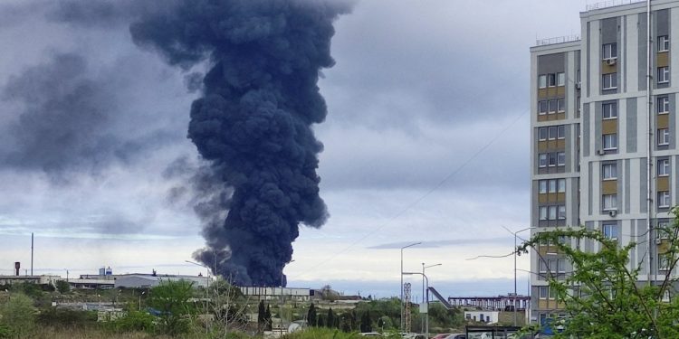 Kırım'da İHA saldırısı: Petrol depolama tesisi vuruldu