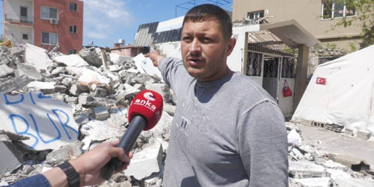 Kontrollü yıkılan ev depremzedelerin eşyalarının üzerine çöktü: 'Bize bir deprem daha yaşattılar'