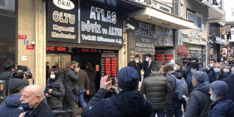 Kur makası açıldı Kapalıçarşı da nakit dövize sıkıştı!