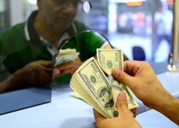 Küresel piyasalarda gerileyen dolar Türkiye'de yükselişte