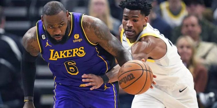 LA Lakers, LeBron James'in son saniye basketiyle güldü