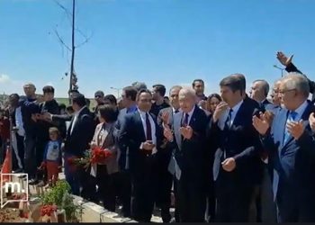 MEZARLIK ZİYARETİNDE PROVOKASYON | Kemal Kılıçdaroğlu: Benim hakkım varsa helal ettim