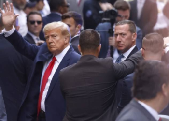 Mahkemeye teslim olan Trump’a ’prosedürel’ tutuklama yapıldı;  Salıverilen Trump hakkında 34 suçlama var