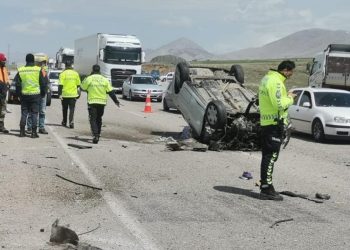 Maraş'ta iki otomobil kafa kafaya çarpıştı: Dört ölü, üç yaralı