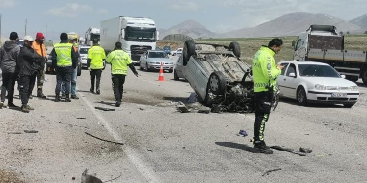 Maraş'ta iki otomobil kafa kafaya çarpıştı: Dört ölü, üç yaralı