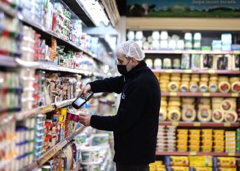 Markette, 39 ürünün 30'unda fiyat artışı oldu: Zam şampiyonu kuru soğan