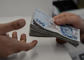 Memurlardan zam talebi: Seyyanen iyileştirme hayata geçirilmeli!