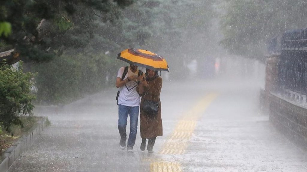 Meteoroloji'den gök gürültülü sağanak uyarısı (23 Nisan hava durumu)