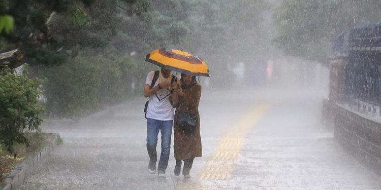 Meteoroloji'den gök gürültülü sağanak uyarısı (23 Nisan hava durumu)