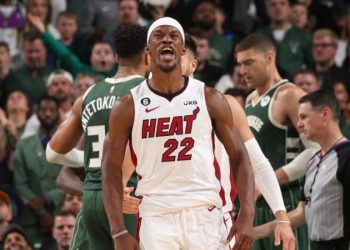 Miami Heat, Butler'ın tarihi performansıyla Bucks'ı eledi; Doğu Konferansı'nda yarı finale yükseldi!