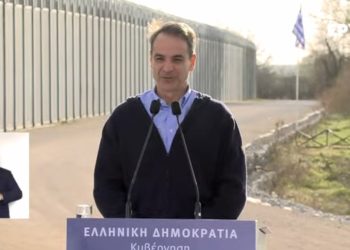 Miçotakis sınırda muhalefete yüklendi: Türkiye sınırına yaptığımız duvarı yıkmak mı istiyorlar?