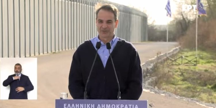 Miçotakis sınırda muhalefete yüklendi: Türkiye sınırına yaptığımız duvarı yıkmak mı istiyorlar?