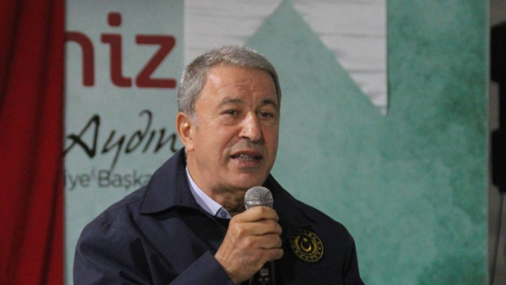 Milli Savunma Bakanı Hulusi Akar'dan 'sınırdan kaçak göçmen akını' iddialarına yanıt