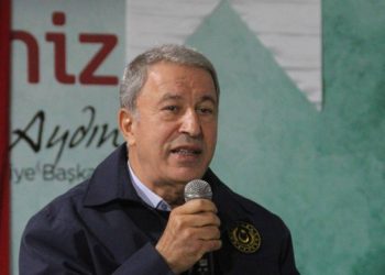 Milli Savunma Bakanı Hulusi Akar'dan 'sınırdan kaçak göçmen akını' iddialarına yanıt