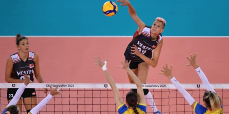 Milli voleybolcu Ebrar Karakurt, Novara başkanı ile kavga etti