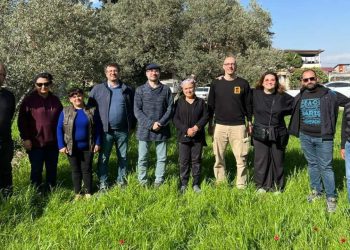 Mor ve Ötesi'nden, depremde binası yıkılan Alikev'e destek