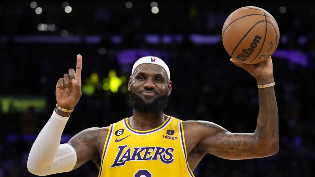 NBA'de Lakers konferans yarı finaline yükseldi