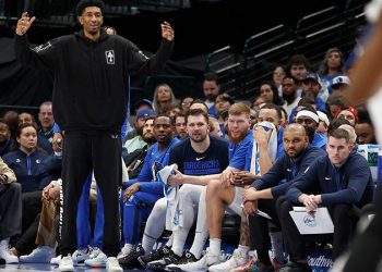 NBA'den önemli oyuncularını dinlendiren Dallas Mavericks'e ceza