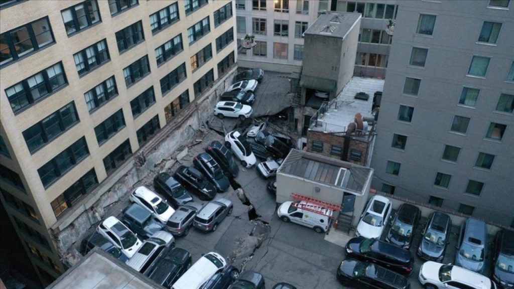 New York'ta dört katlı otopark çöktü: Bir işçi öldü