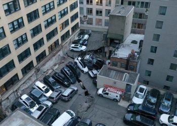 New York'ta dört katlı otopark çöktü: Bir işçi öldü