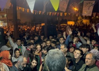 Nisêbîn’de binlerce kişiyle seçim bürosu açılışı