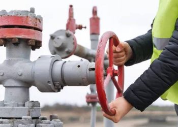 OPEC+ ülkeleri üretim kesintisi açıkladı, petrol fiyatları yüzde 5 arttı